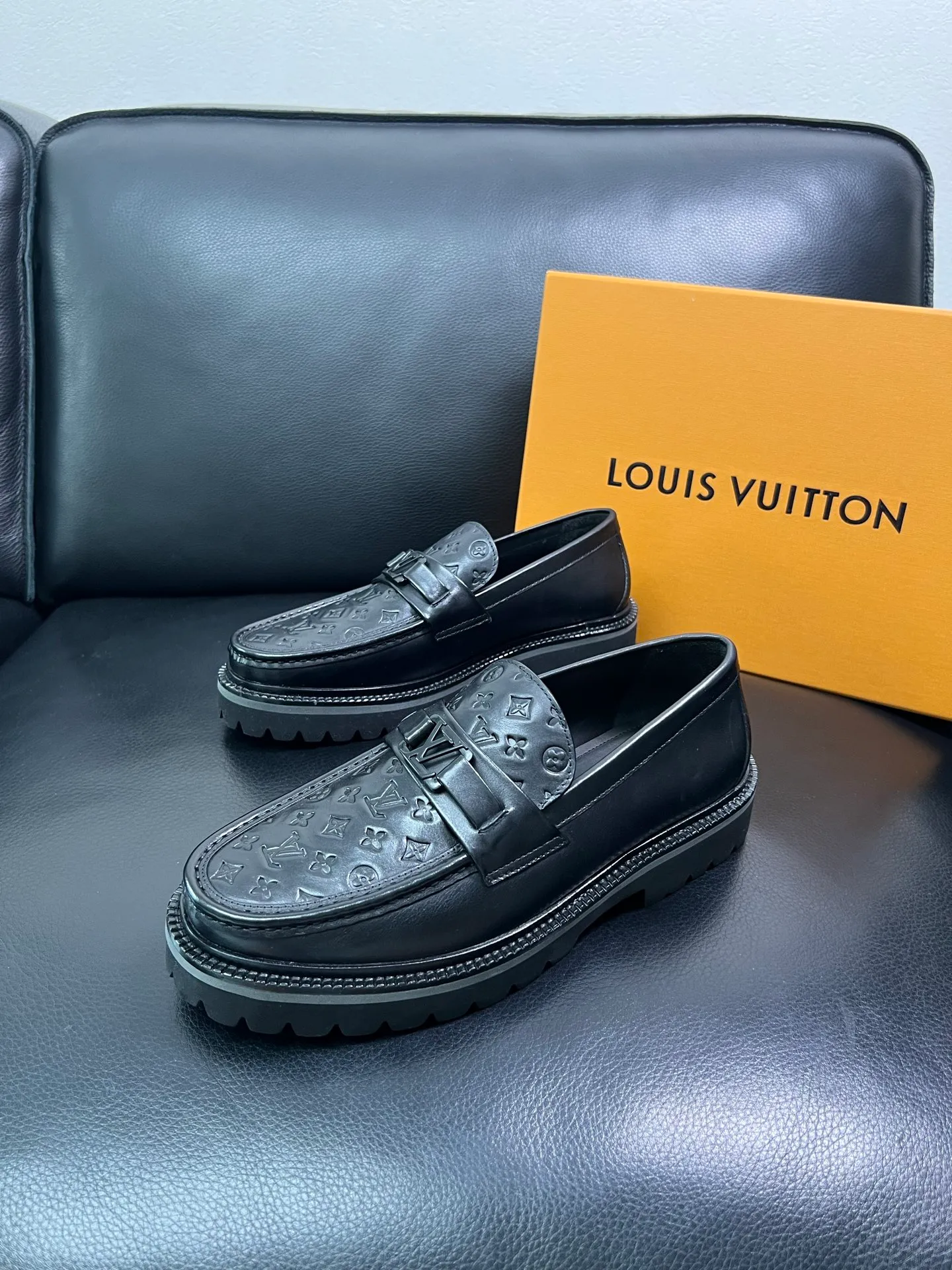 Men's shoes 💰780 Lv top purchasing Louis Vuitton leather shoes counter synchronization, uppers imported from Italy, imported water-dyed cowhide lining, soles: original soles specially provided by the original factory, original factory follow-up goods, high quality, welcome to compare, code number 38-44 (customized 45) 85842